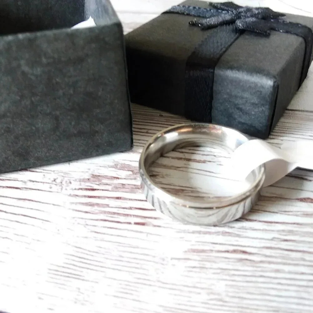 Unisex Stainless Steel Minimalist Band - Size 9.5